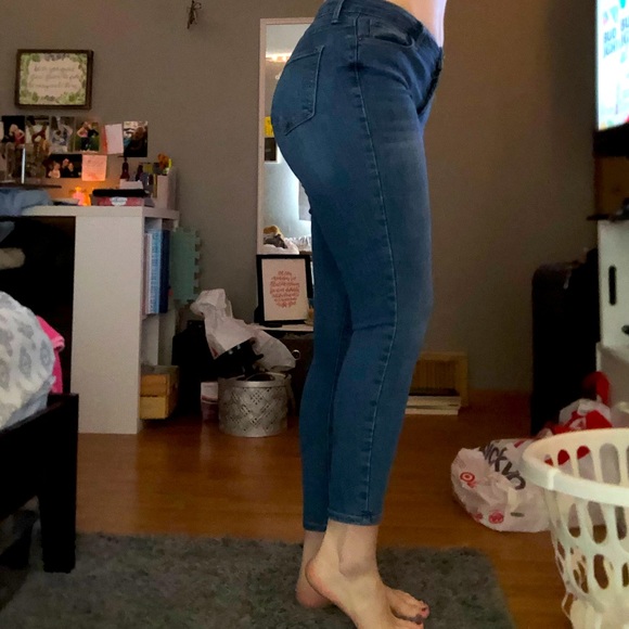 Old Navy High Waisted Jeans - Picture 1 of 4